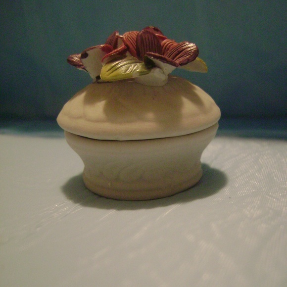 Victorian Trading Co. Floral Porcelain Trinket box - Picture 6 of 8